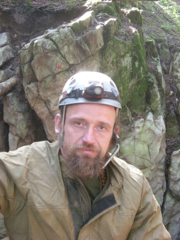 Gyaneshwarpuri byl celý život speleologem v Moravském krasu. Toto je již historická fotografie (2009).