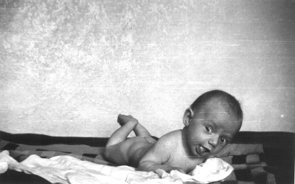 Pár týdnů po narození (1968).