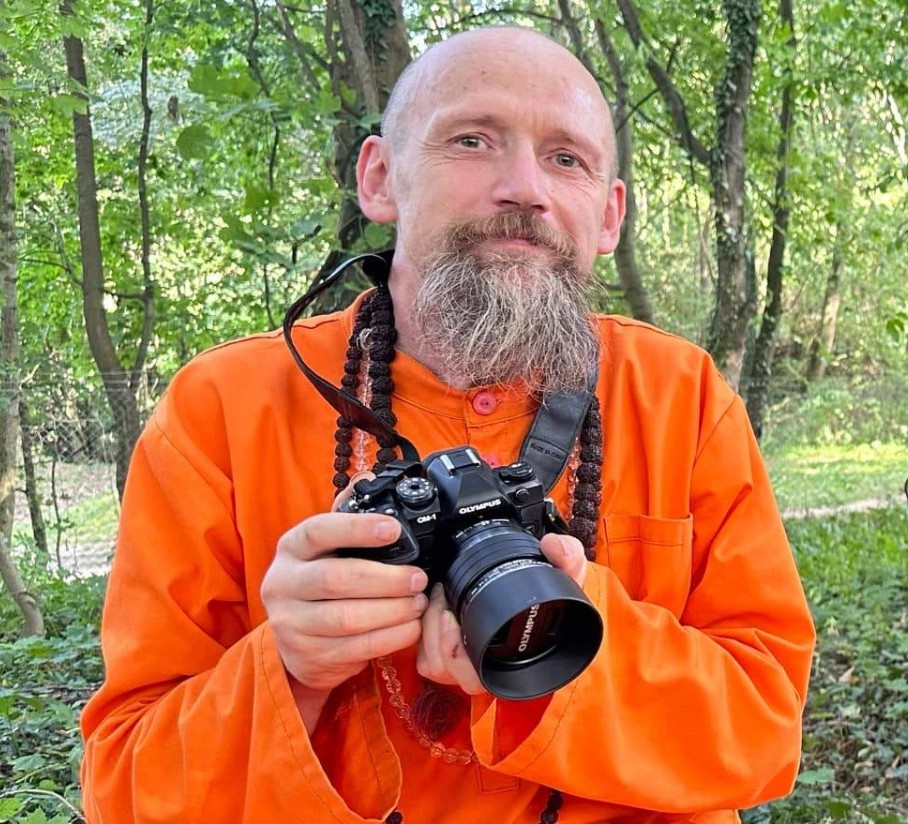 Poustevna Gangotrí ve Střílkách. Foto: Swami Madhuram Puri 2024.