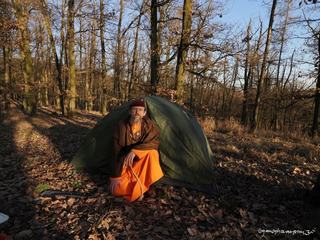 Můj outdoorový stan připravený na cesty do hor.