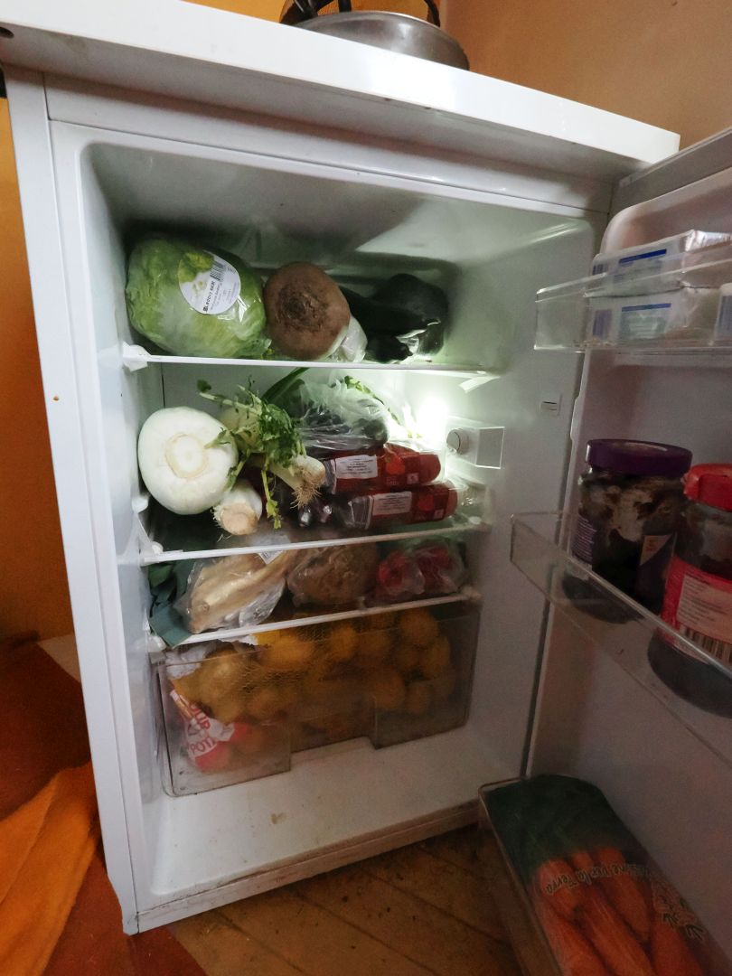 Má lednice naplněná zeleninou na měsíc půstu před velikonocemi.