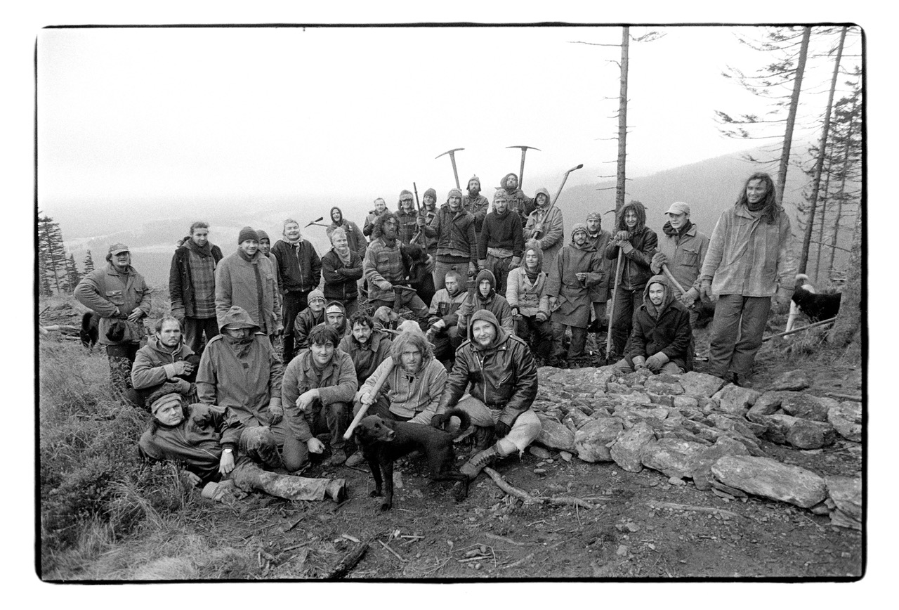 To jsme byli my, krkonošští horští cestáři. Foto: Bohdan Holomíček (1999).