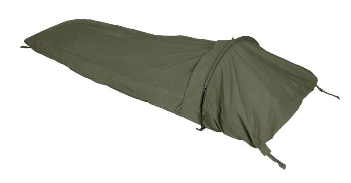 Ukázka bivakovacího přístřešku, nad kterým by Nevrlý kdysi zajásal.