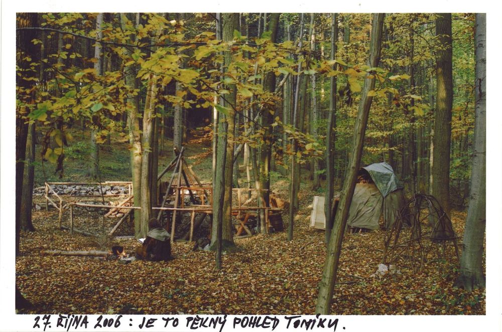 Jeskyně Milarepova propast v Závrtu u Habrůveckých smrků v roce 2006.