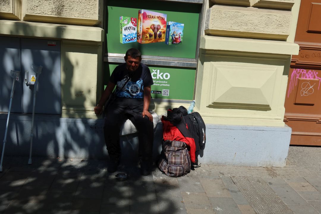 Můj oblíbený bezdomovec, nad nímž jsem převzal v rámci svých možností patronát, například mu nosím nejen peníze, ale i koláče!