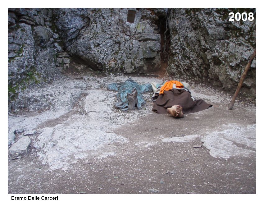 Assisi - poustevna Eremo delle Carceri - místo kde rozjímal svatý František. Zde jsem se Františkovi v leže i já odevzdával (2008).