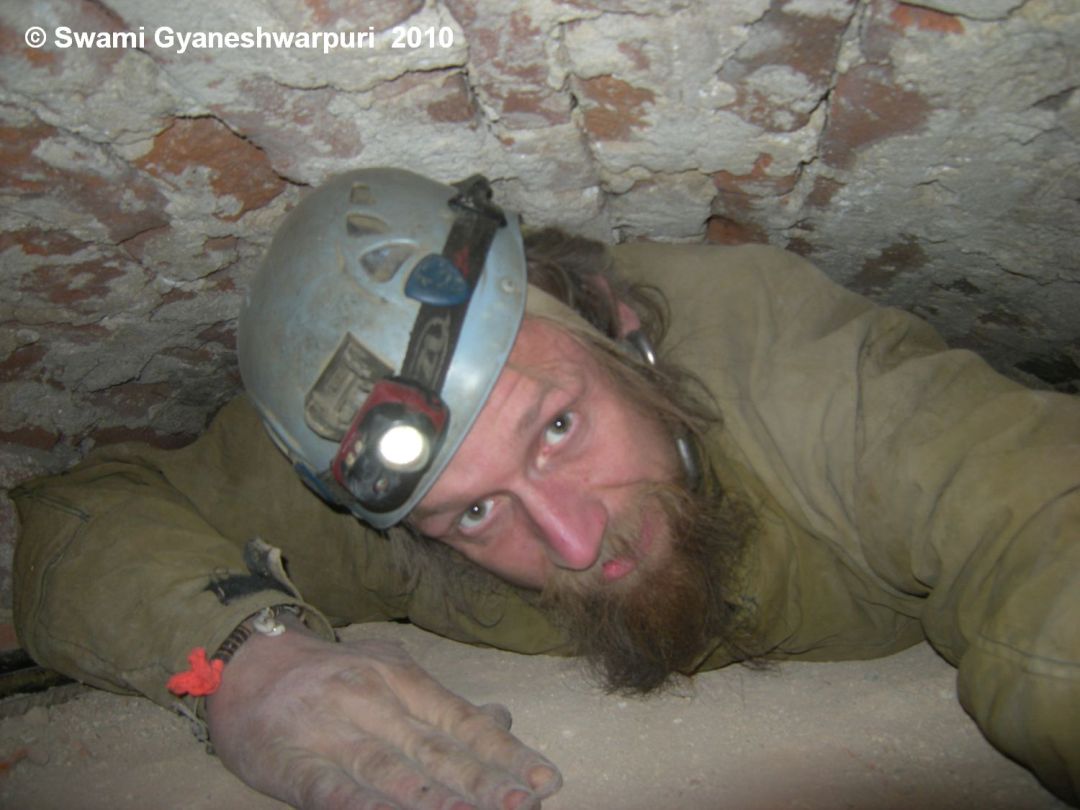 Průzkum dutin v pilíři s kazatelnou chrámu Panny Marie (2010).