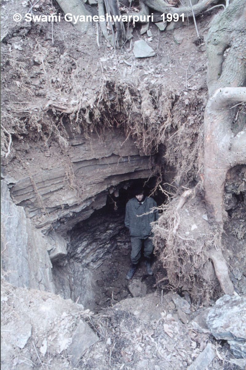 Sklípek za včelínem po vytěžení (1991).