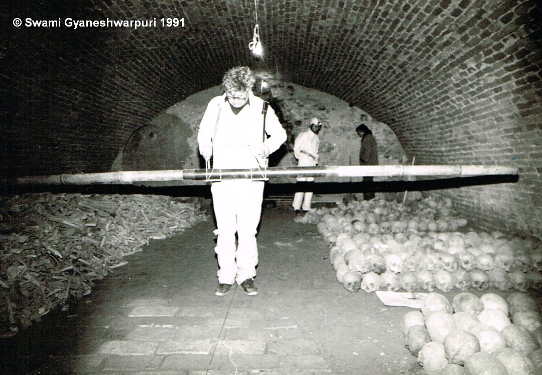R. Záhora geofizikálně změřil i Hlavní kryptu chrámu Panny Marie s negativním výsledkem (1991).