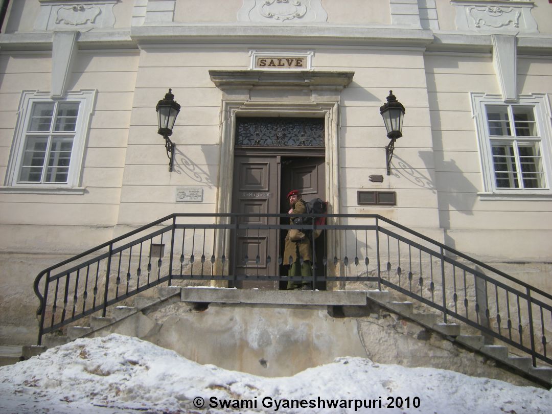 Na farní úřad P. Janu Peňázovi nesu svůj archiv k uložení na faře. Bylo to velmi prozíravé rozhodnutí (2010).