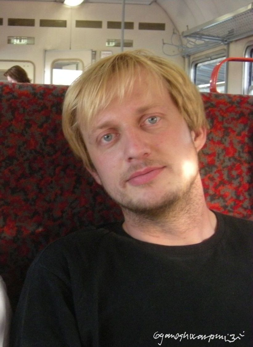 Jiná fotografie Martina Golce z vlaku cestou na Býčí skálu (2009).