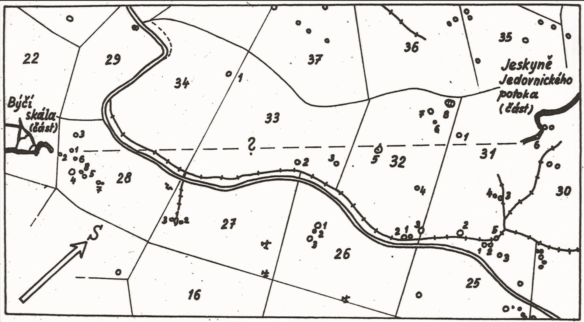 Cenná Burkhardtova mapa závrtů mezi Býčí skálou a Rudickým propadáním (1959).