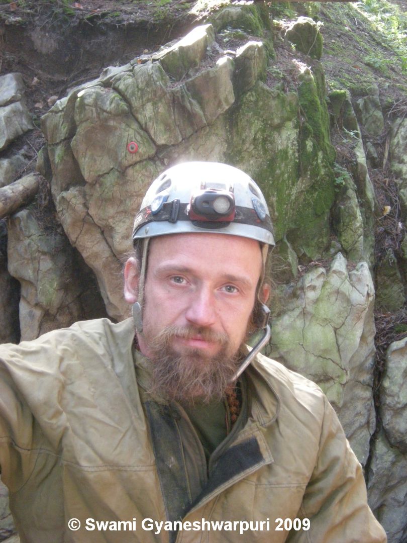 Gyaneshwarpuri jako speleolog - Děravka 2009.
