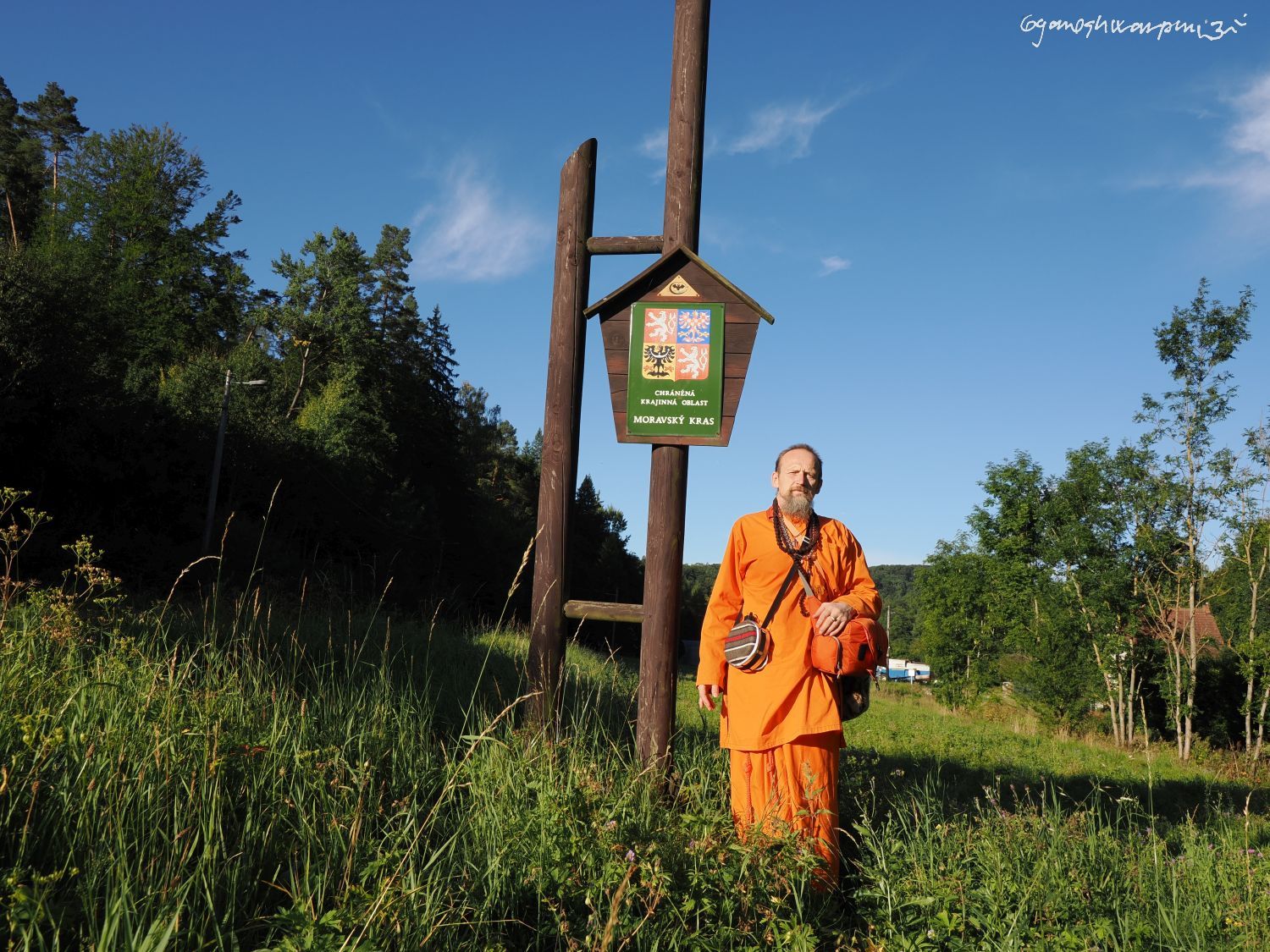 Ve městě chodím v oranžové, ale v lese volím přírodní odstíny, tedy maskáč nebo hnědou.