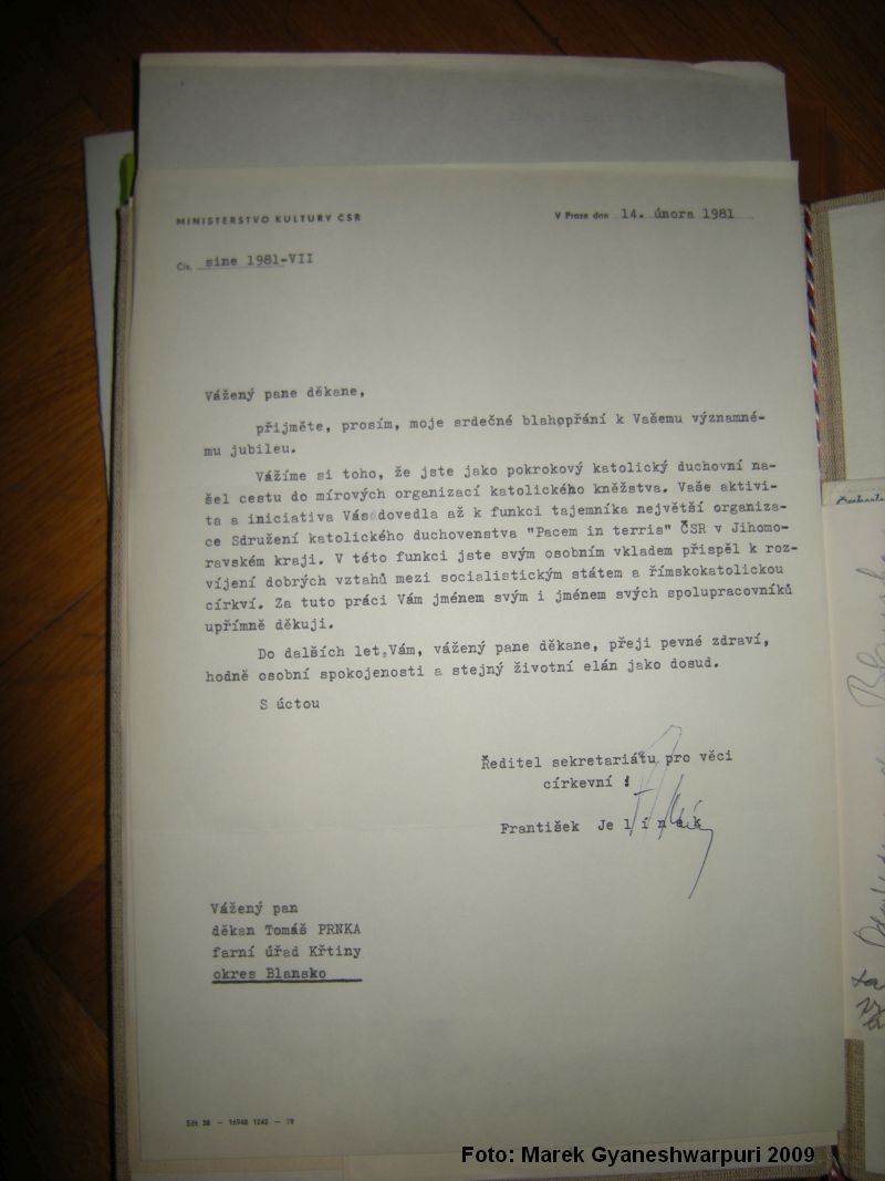 Dobové svědectví o členství P. Tomáše Prnky v "Pacem in terris" v rámci něhož zastával funkci tajemníka "Pacem in terris" ČSR v Jihomoravském kraji. Archiv fary ve Křtinách. Foto: Marek Gyaneshwarpuri 2009.